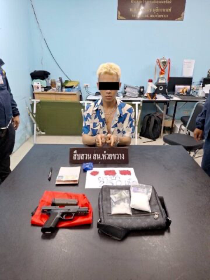 一名中国人在曼谷辉煌区因非法持枪和毒品被捕！-博彩论坛-白菜社区论坛